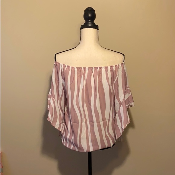 Darling off the Shoulder Blouse - Picture 3 of 4